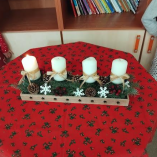 Adventi gyertyagyújtás class=