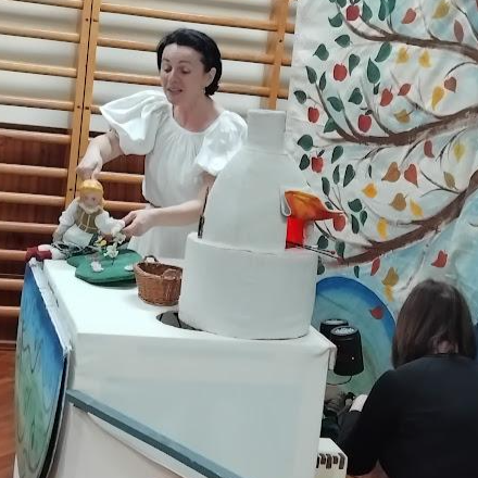 Ákom -Bákom bábcsoport-Holle anyó